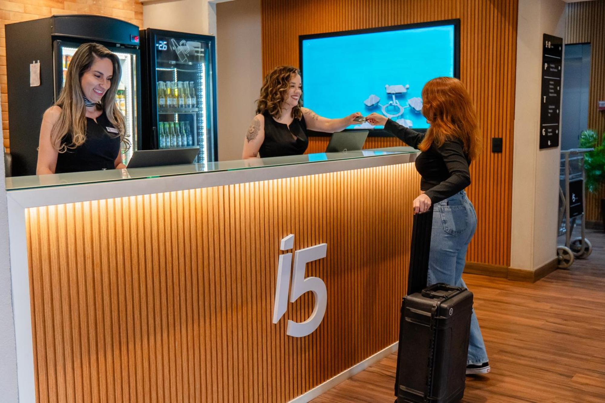 I5 Play Hotel Aguas Claras Bagian luar foto